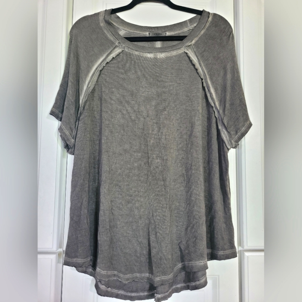 Zenana Gray Women's Short Sleeve Top, Size Medium, Distressed Look